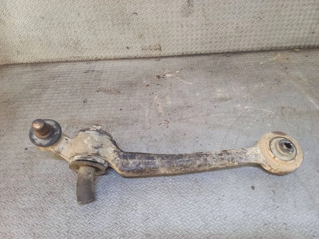 Front control arm – right