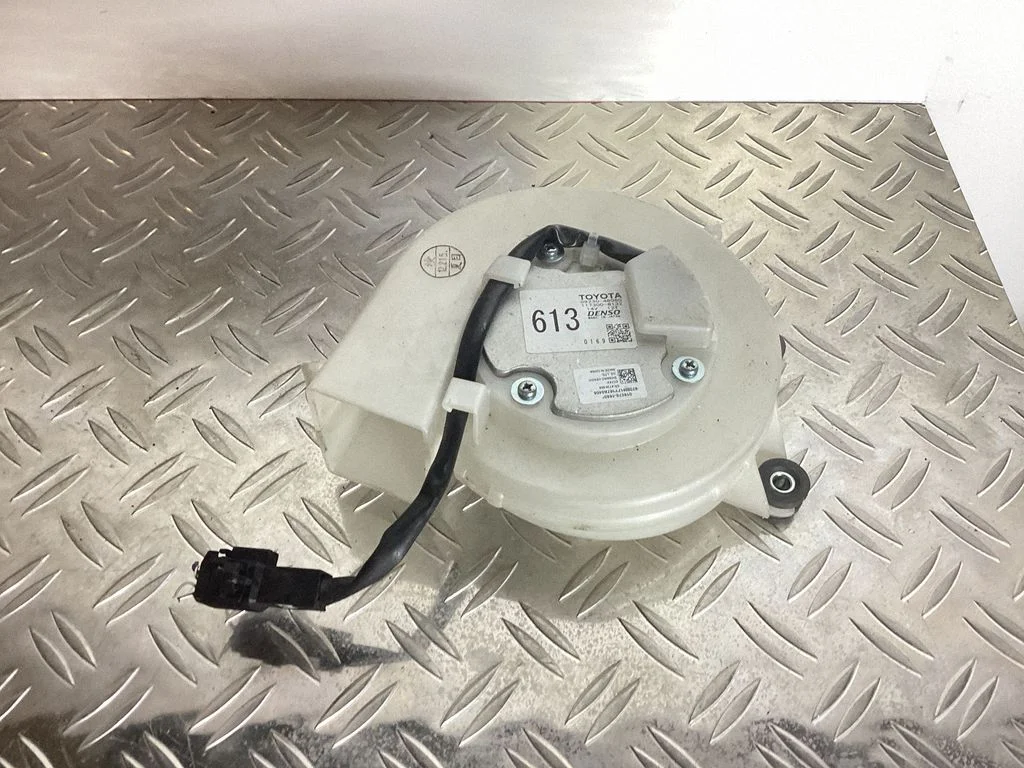 Hübriid-/elektriauto aku jahutusventilaator – Lexus RX 450H (2016-)
