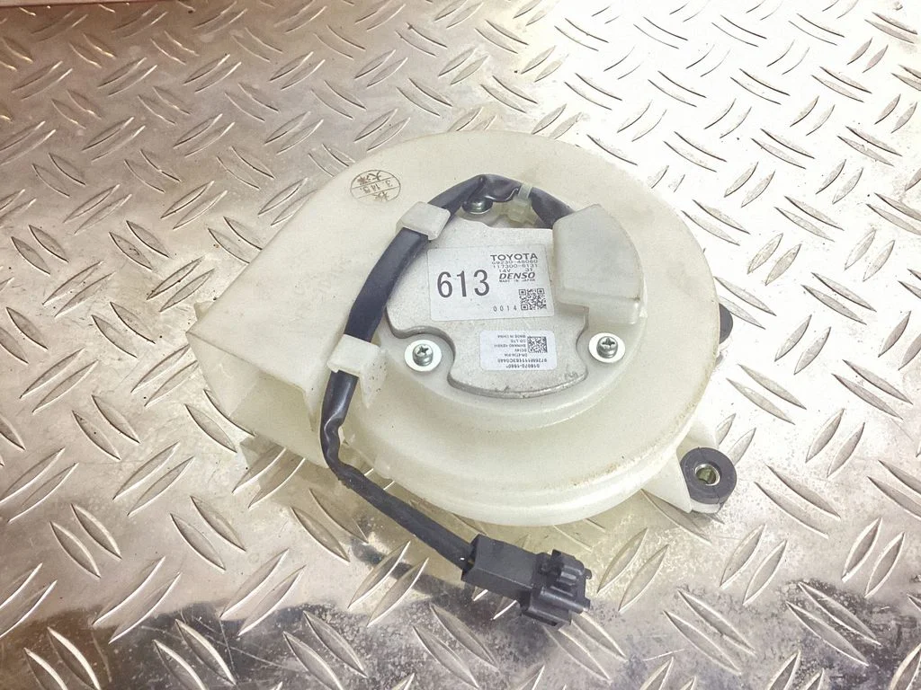 Hübriid-/elektriauto aku jahutusventilaator – Lexus RX 450H (2016-)