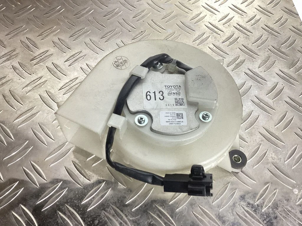 Hübriid-/elektriauto aku jahutusventilaator – Lexus RX 450H (2016-)