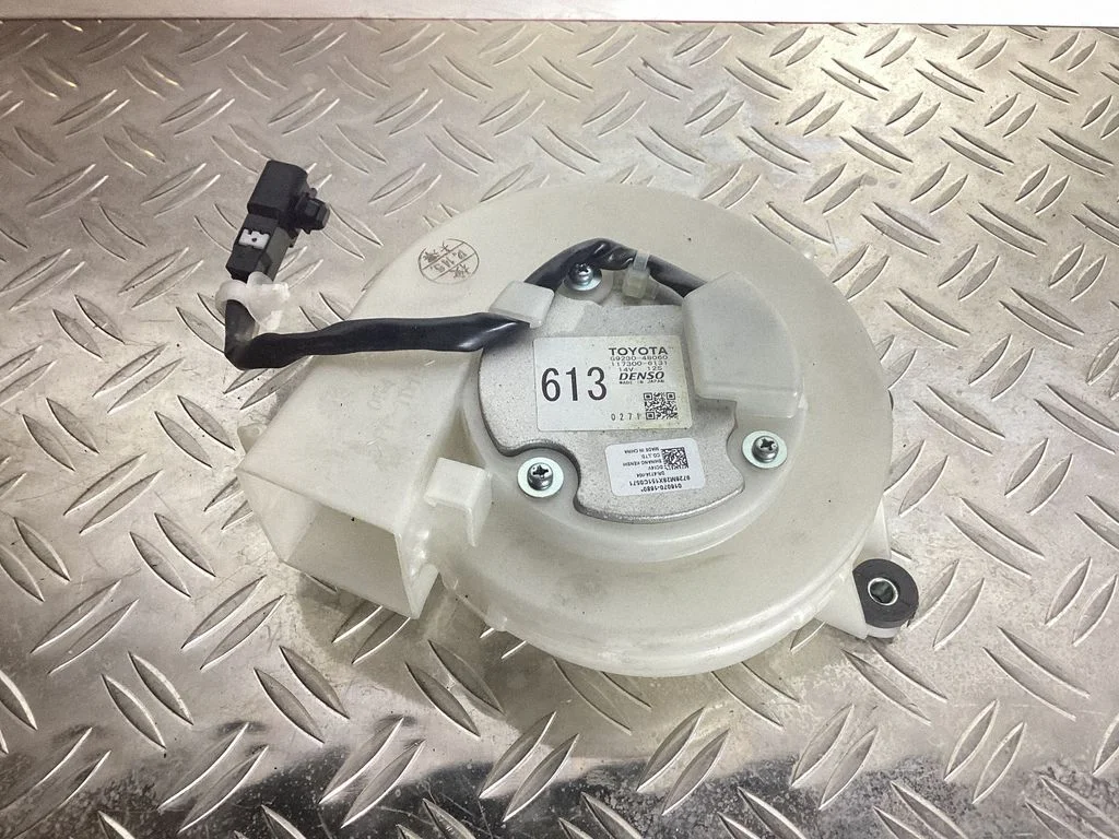 Hübriid-/elektriauto aku jahutusventilaator – Lexus RX 450H (2016-)