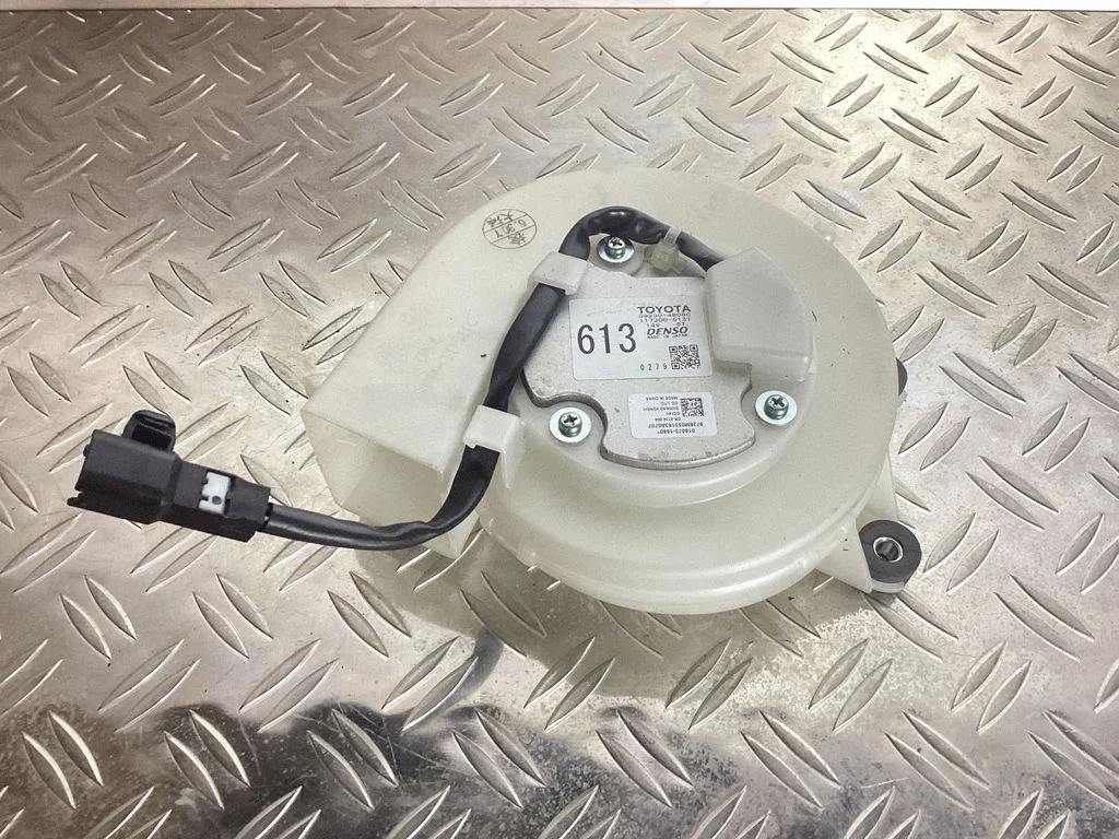 Hübriid-/elektriauto aku jahutusventilaator – Lexus RX 450H (2016-)