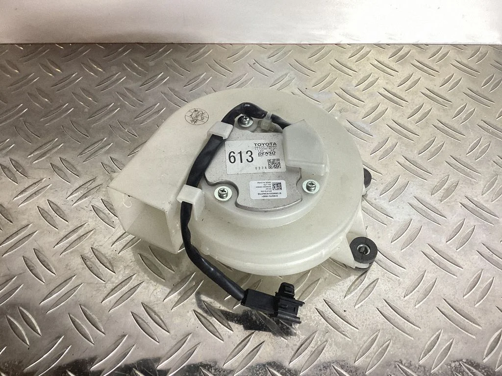 Hübriid-/elektriauto aku jahutusventilaator – Lexus RX 450H (2016-)