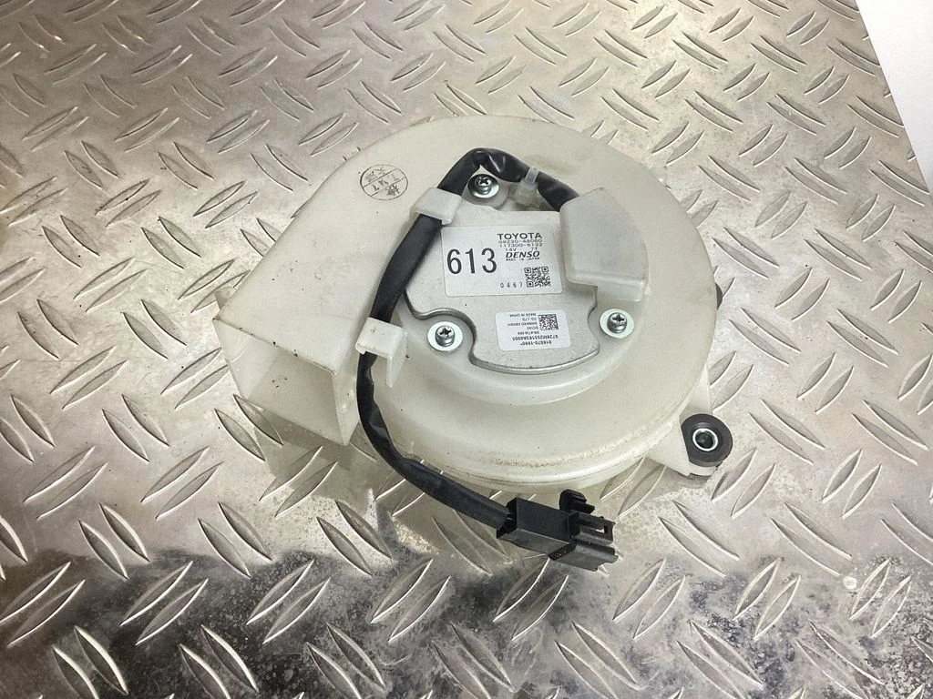 Hübriid-/elektriauto aku jahutusventilaator – Lexus RX 450H (2016-)