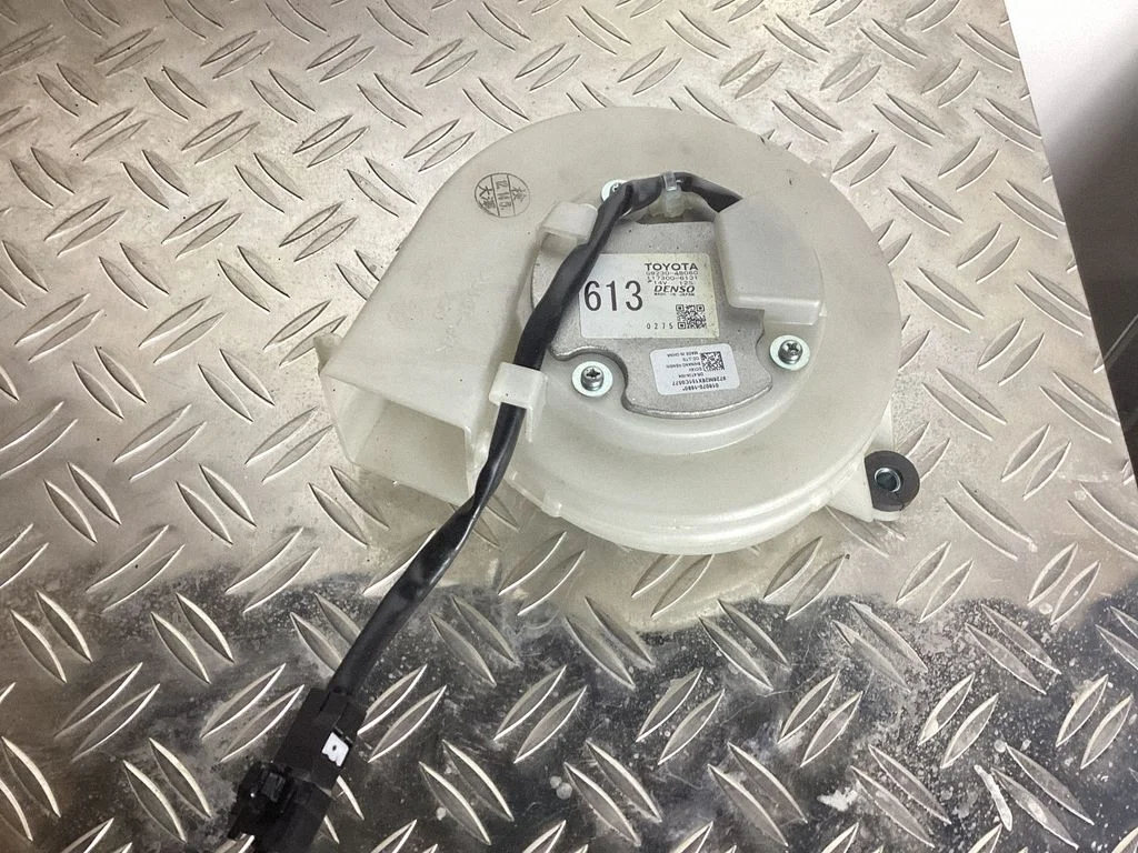 Hübriid-/elektriauto aku jahutusventilaator – Lexus RX 450H (2016-)