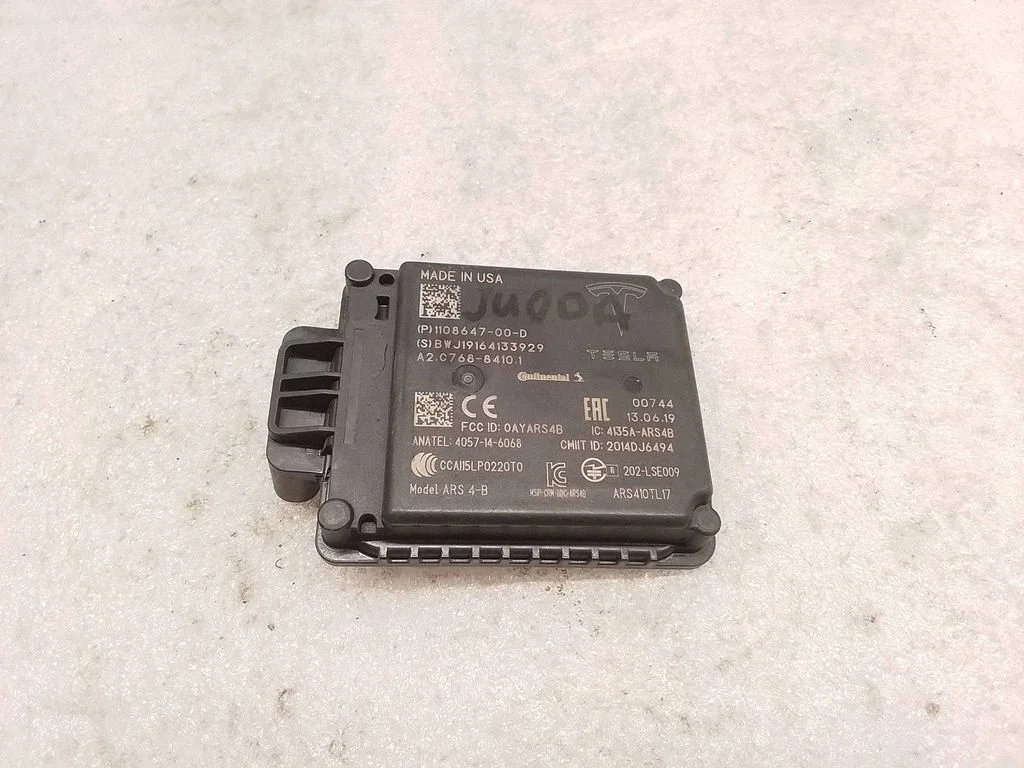 Radar Distronic 110864700D – Tesla Model 3 (2017-)