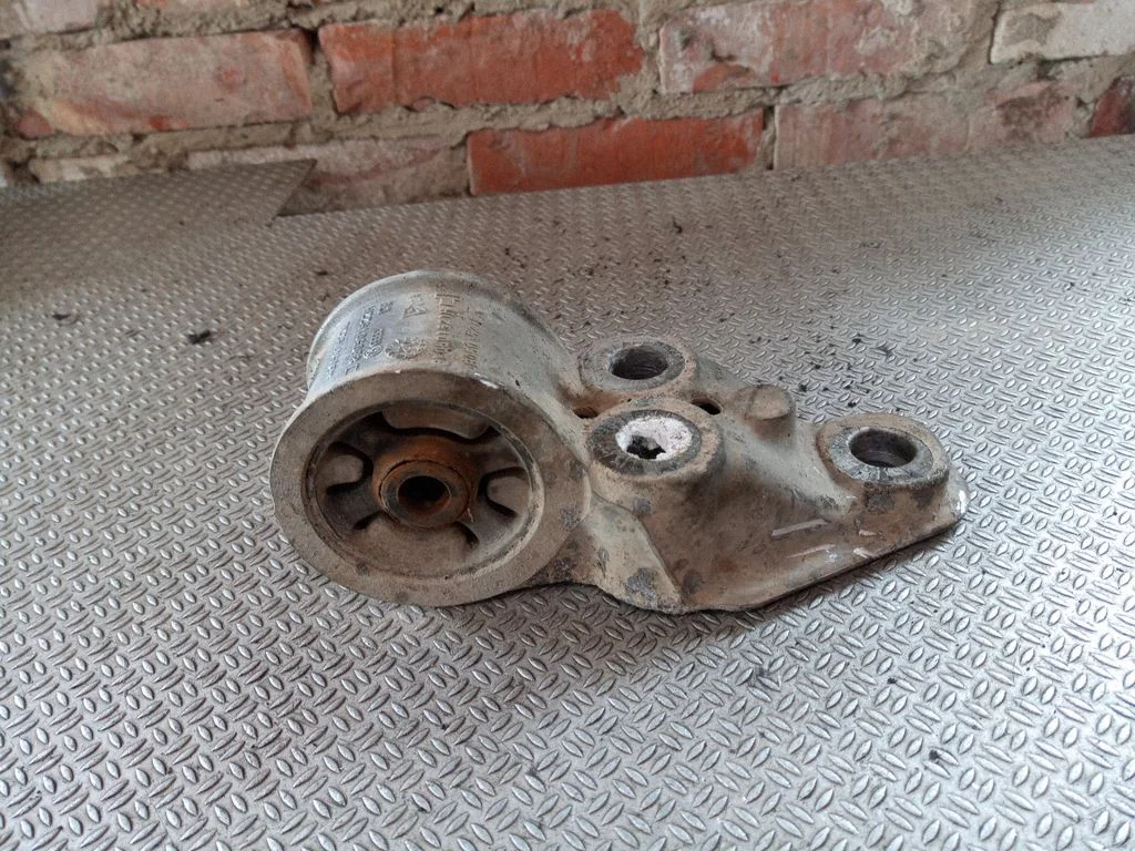 Rear axle beam mounts housing – Volkswagen Passat B5.5 (2001-2005)