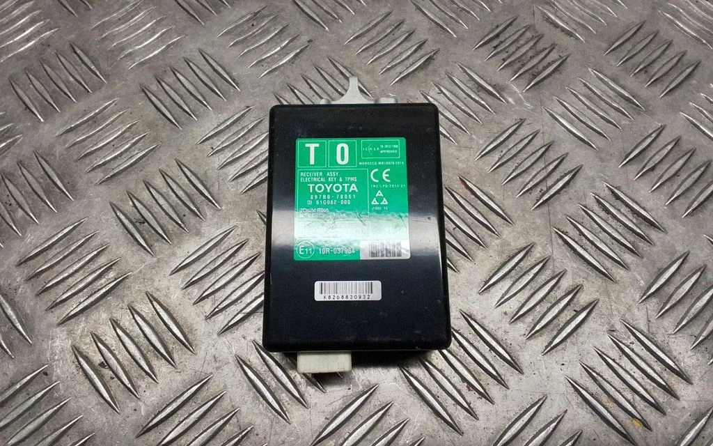Keyless (KESSY) go control unit/module – Lexus NX (2014-2021)