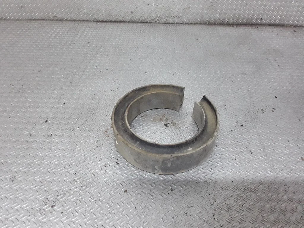 Tagumise keerdvedru kummipadi