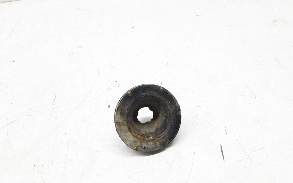 Rear coil spring rubber mount