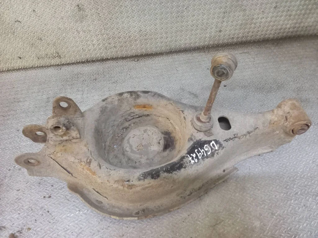 Rear upper control arm/wishbone – right