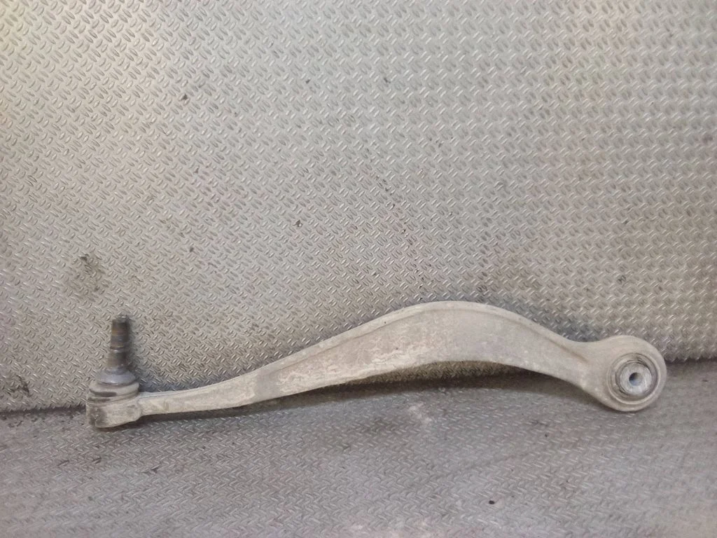 Rear control arm – right