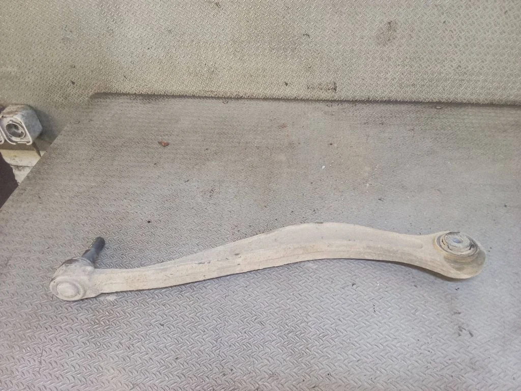 Rear control arm – left
