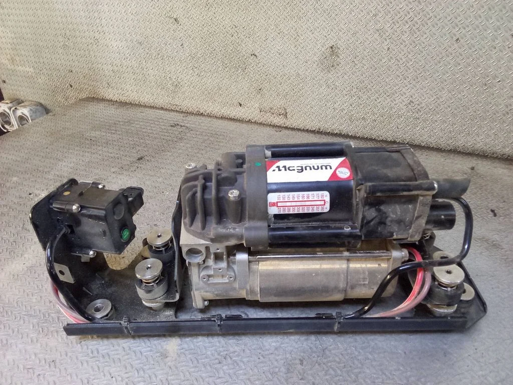 Air suspension compressor/pump