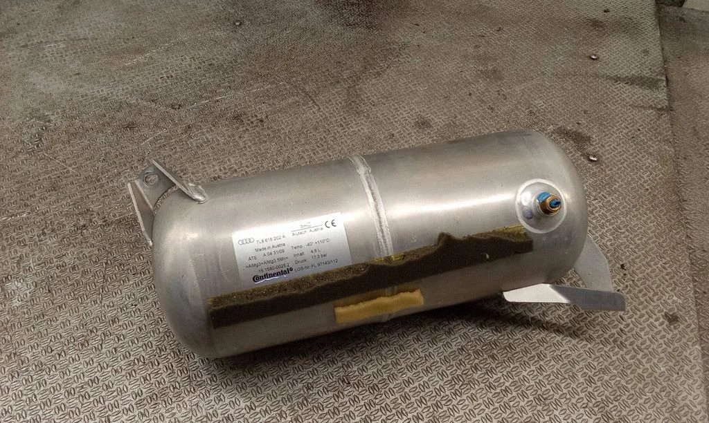 Zbiornik powietrza zawieszenia pneumatycznego 7L8616202A