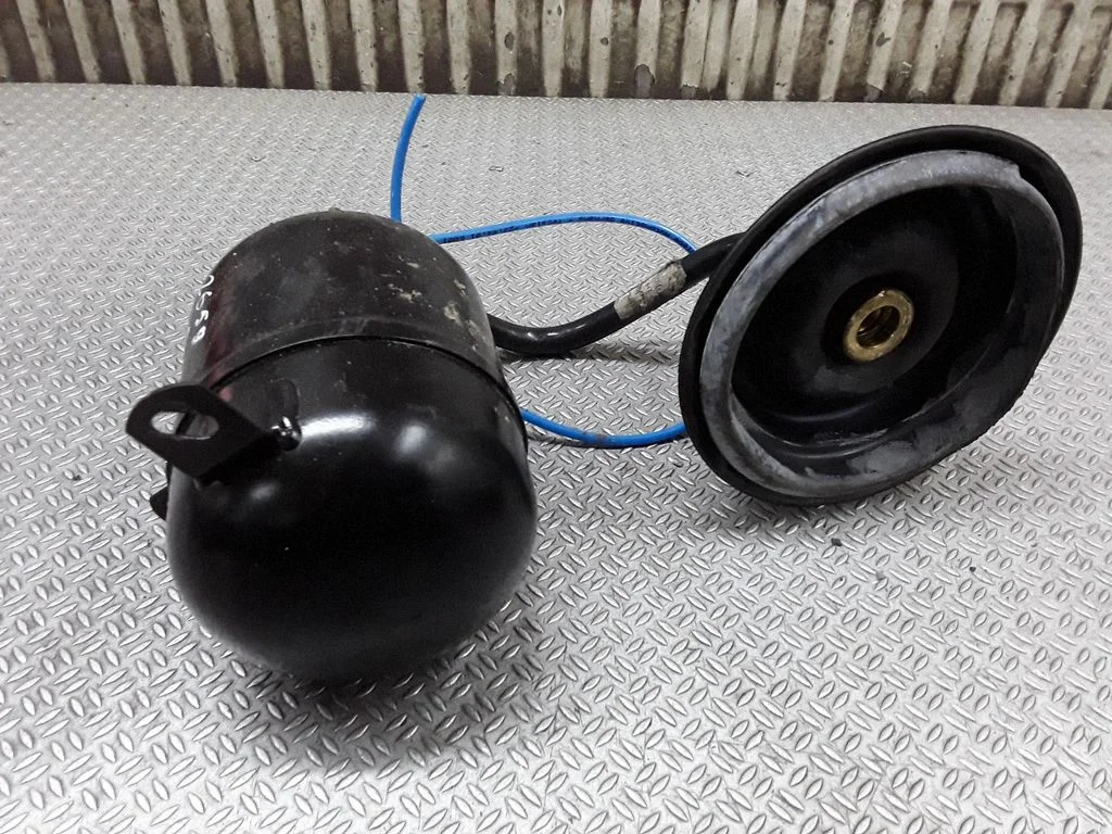 Air suspension tank/reservoir – right