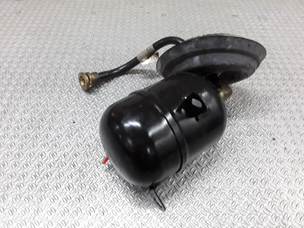 Air suspension tank/reservoir – left