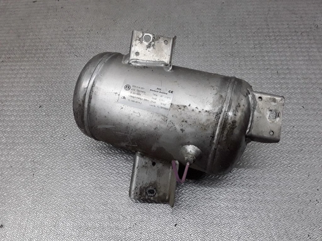 Air suspension tank/reservoir – Volkswagen Phaeton (2002-2016)