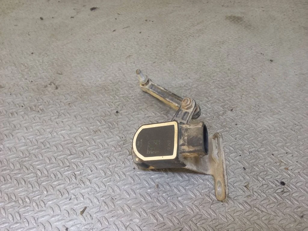 Rear air suspension level height sensor 37146786798