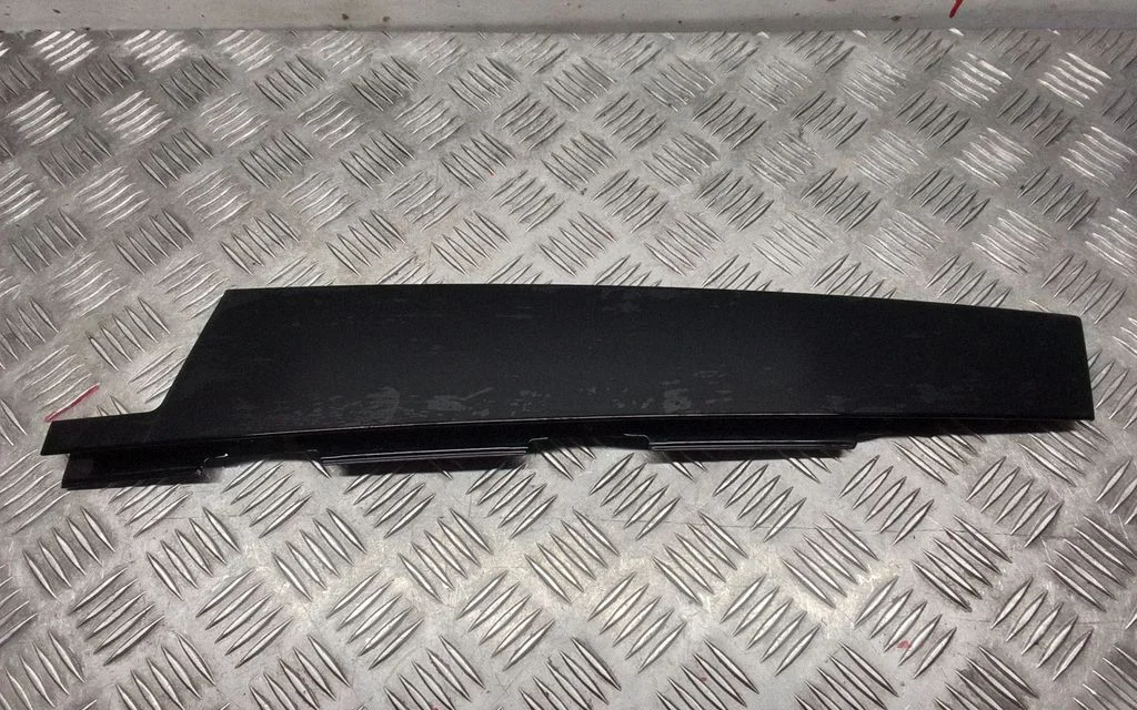 Listwa szyby drzwi tylnych 7P5853318