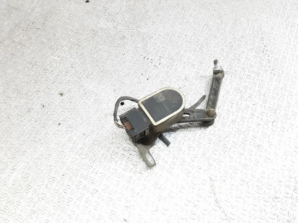 Rear air suspension level height sensor 37146784075