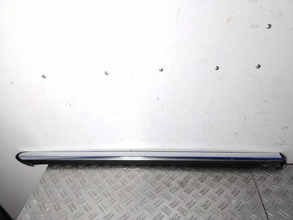 Rear door glass trim molding A1646908180 – Mercedes-Benz GLK-Class (X204) (2008-2016)