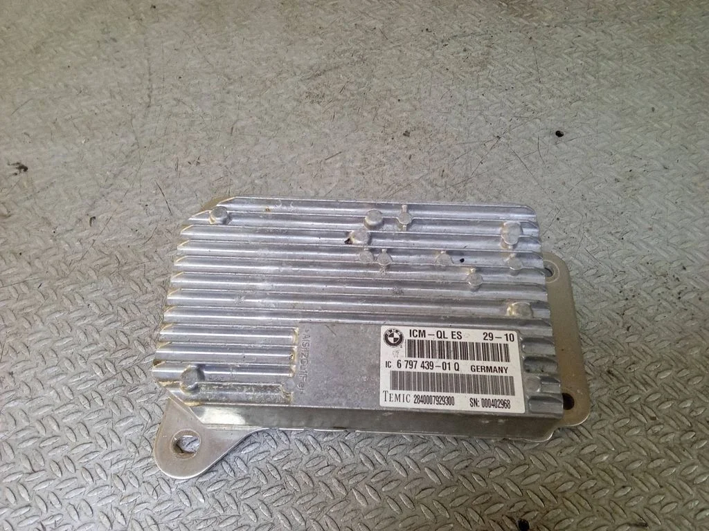 Air suspension control unit module (rear) 679743901Q