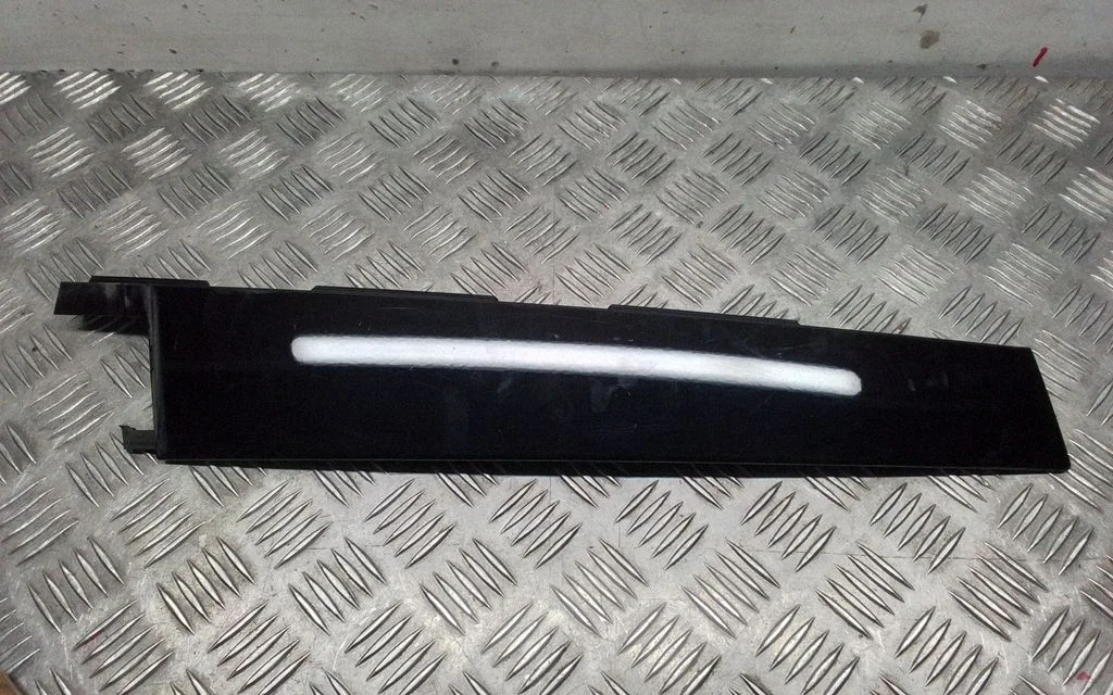 Tagaukse klaasi liist 7P5853317