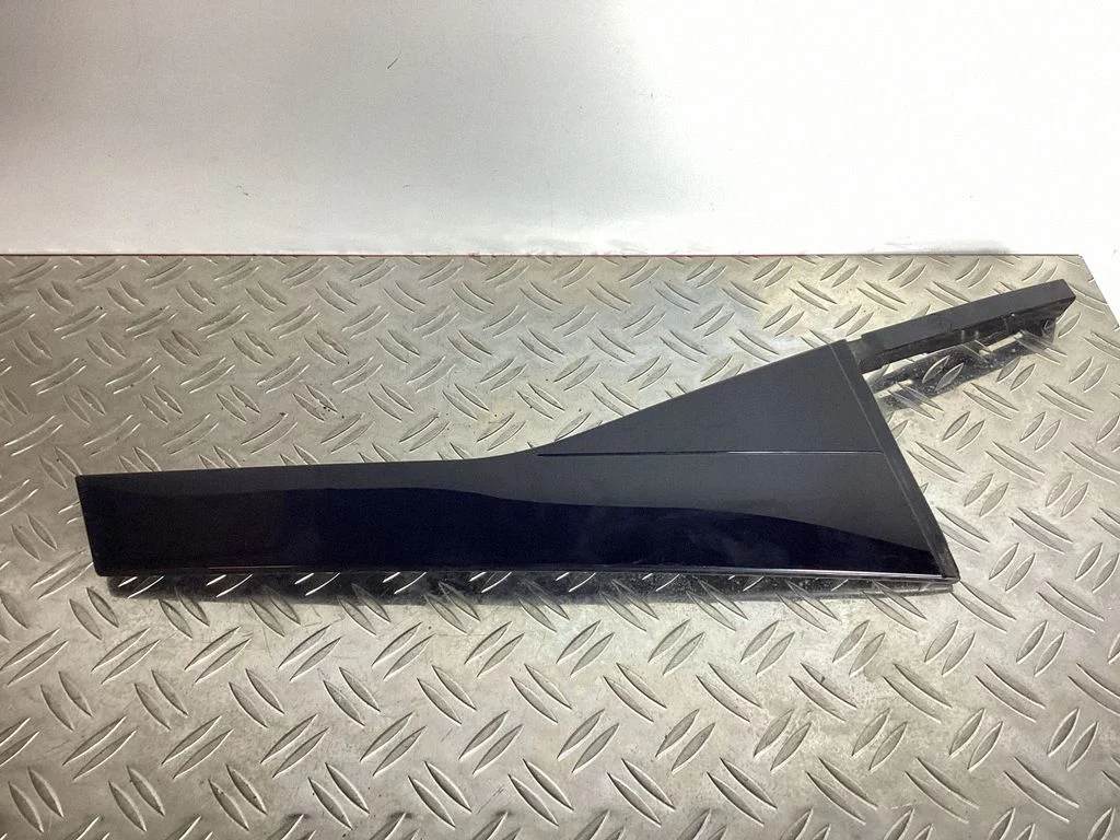 Rear door glass trim molding – Volkswagen Touareg II (2010-2018)