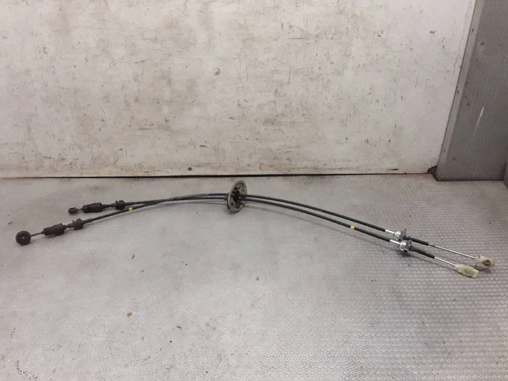 Gear shift cable linkage
