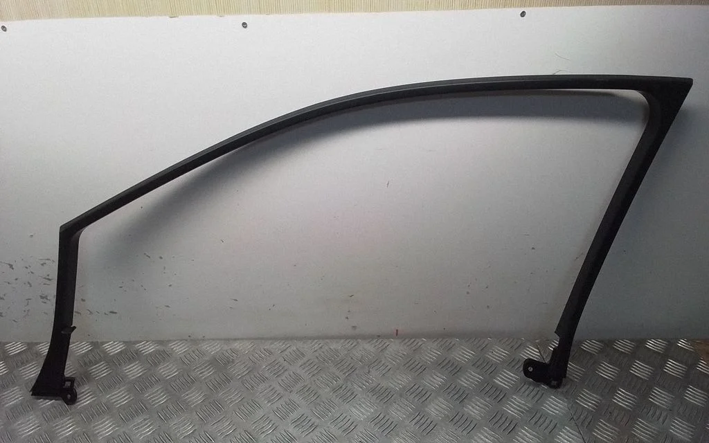 Front door glass trim molding – Lexus RX III (2008-2015)