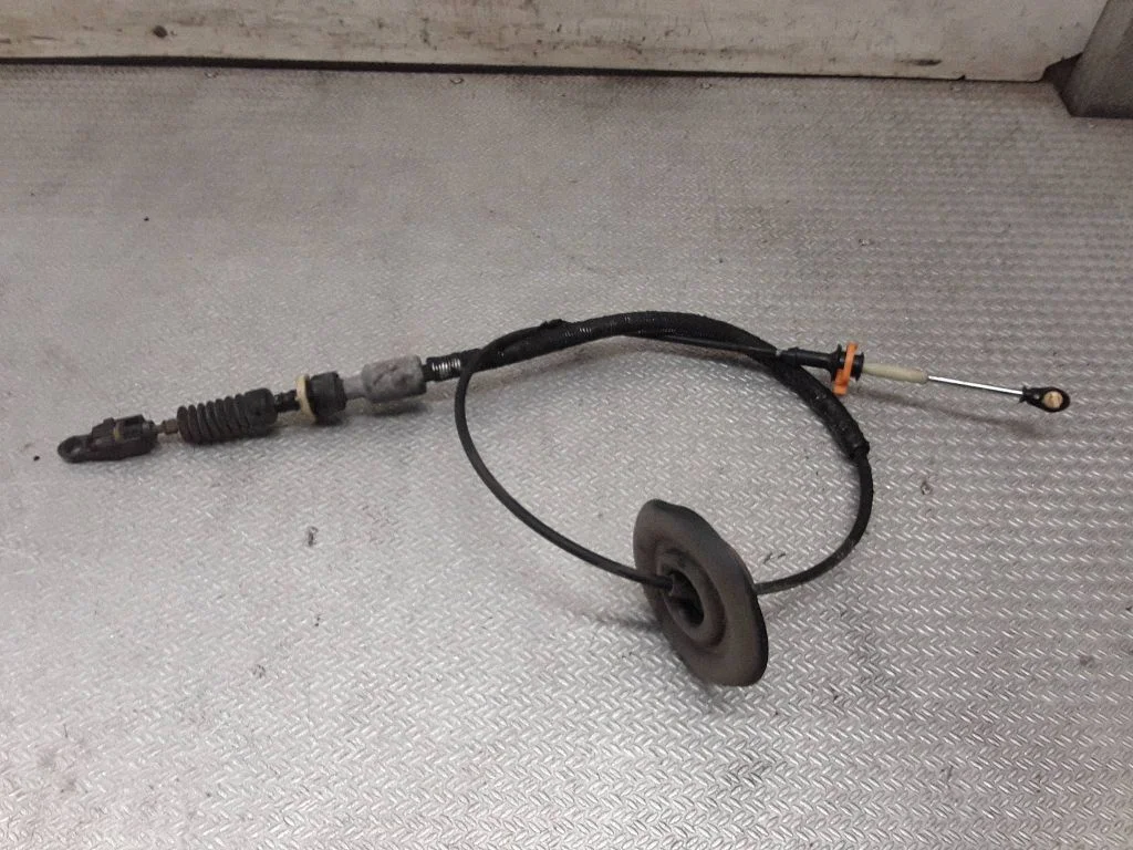 Gear shift cable linkage