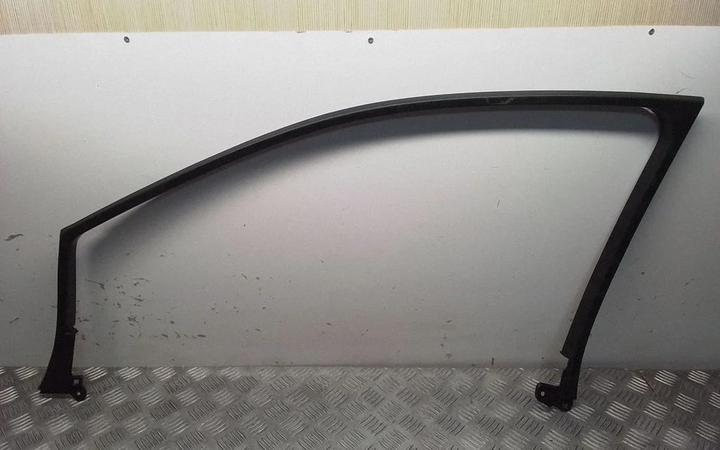 Listwa szyby drzwi przednich – Lexus RX III (2008-2015)