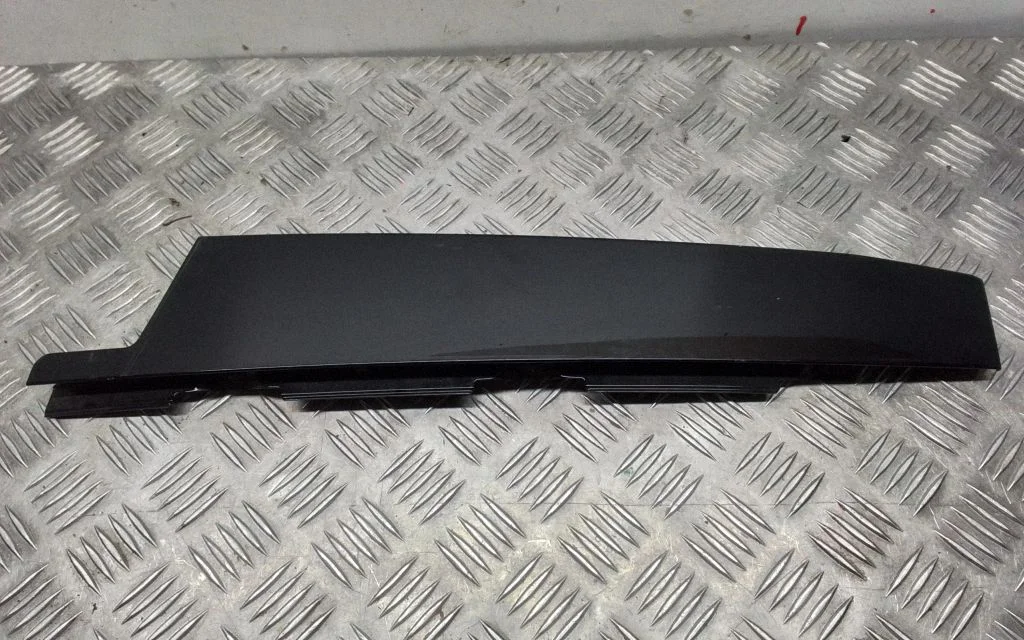 Listwa szyby drzwi przednich 7P5853318