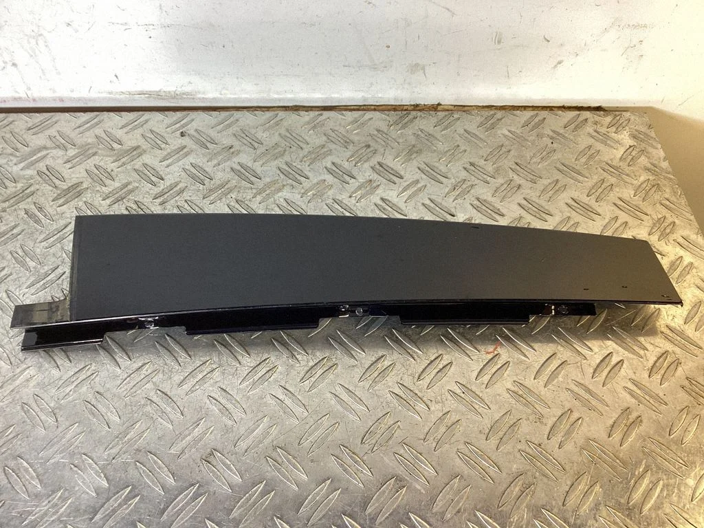 Listwa szyby drzwi tylnych 7P5853351F