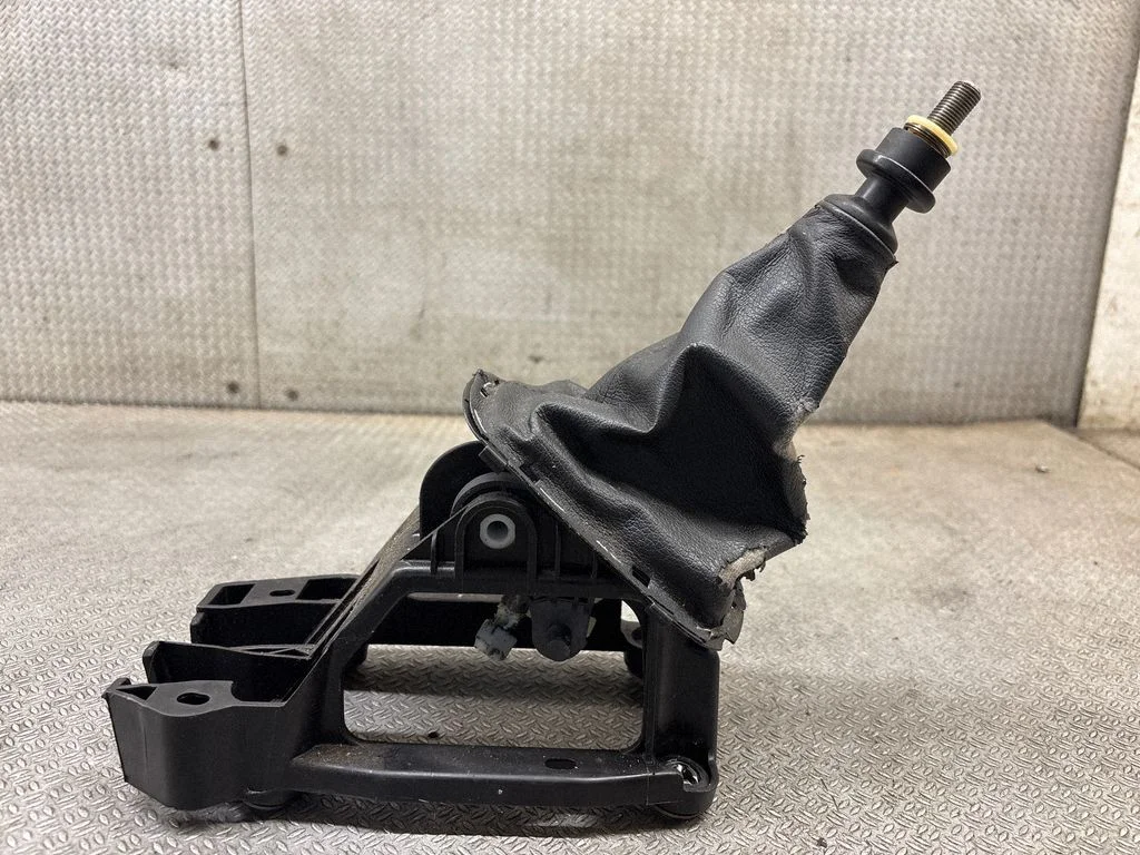 Gear selector mechanism