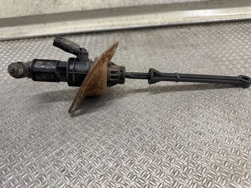 Clutch slave cylinder