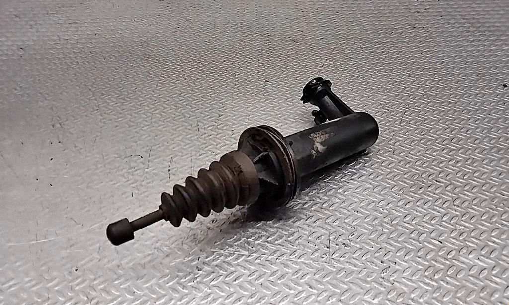 Clutch slave cylinder