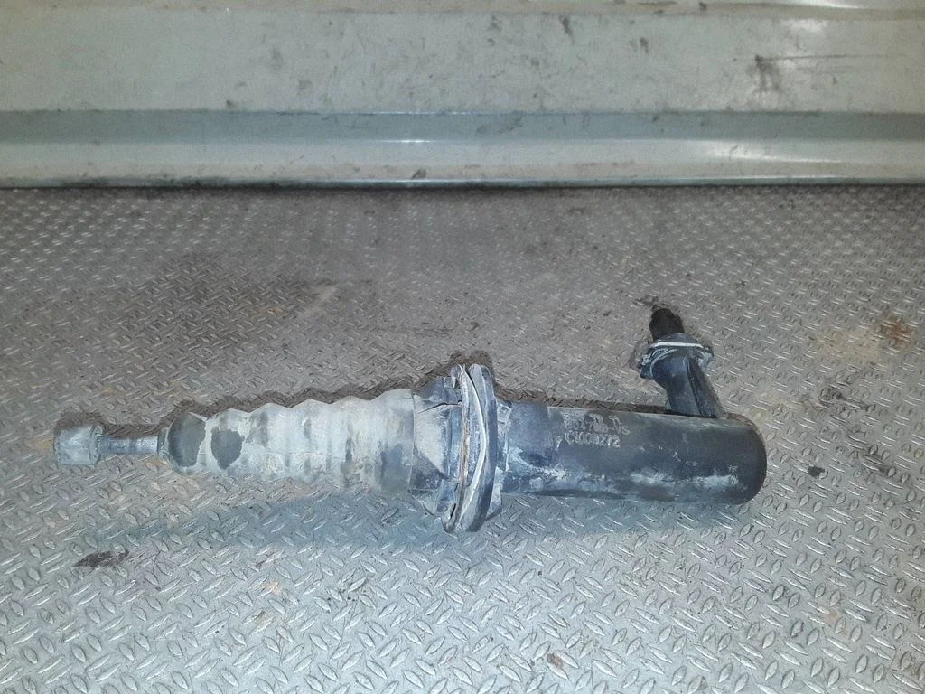 Clutch slave cylinder