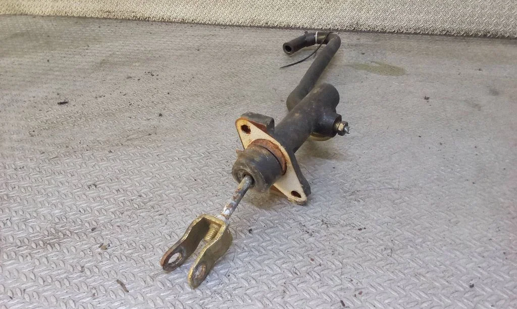 Clutch slave cylinder