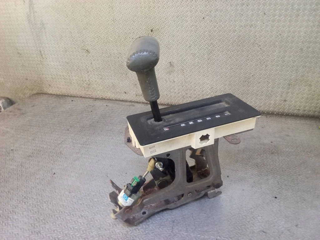 Gear selector mechanism