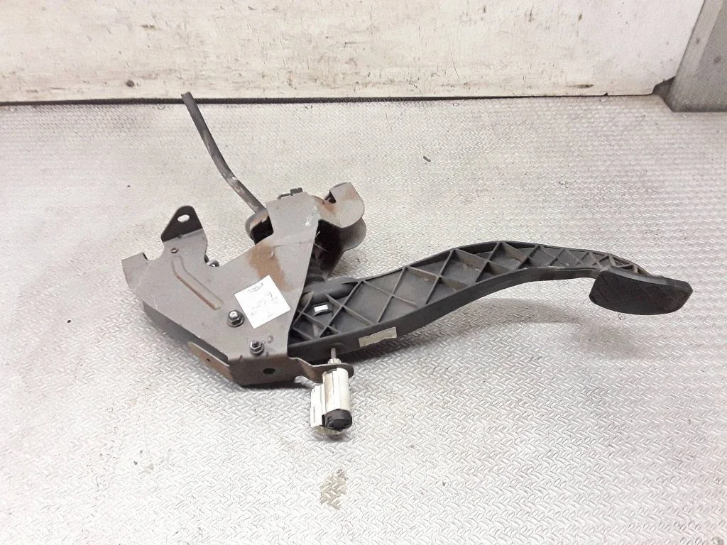 Clutch pedal – Volkswagen Transporter - Caravelle T5 (2003-2015)