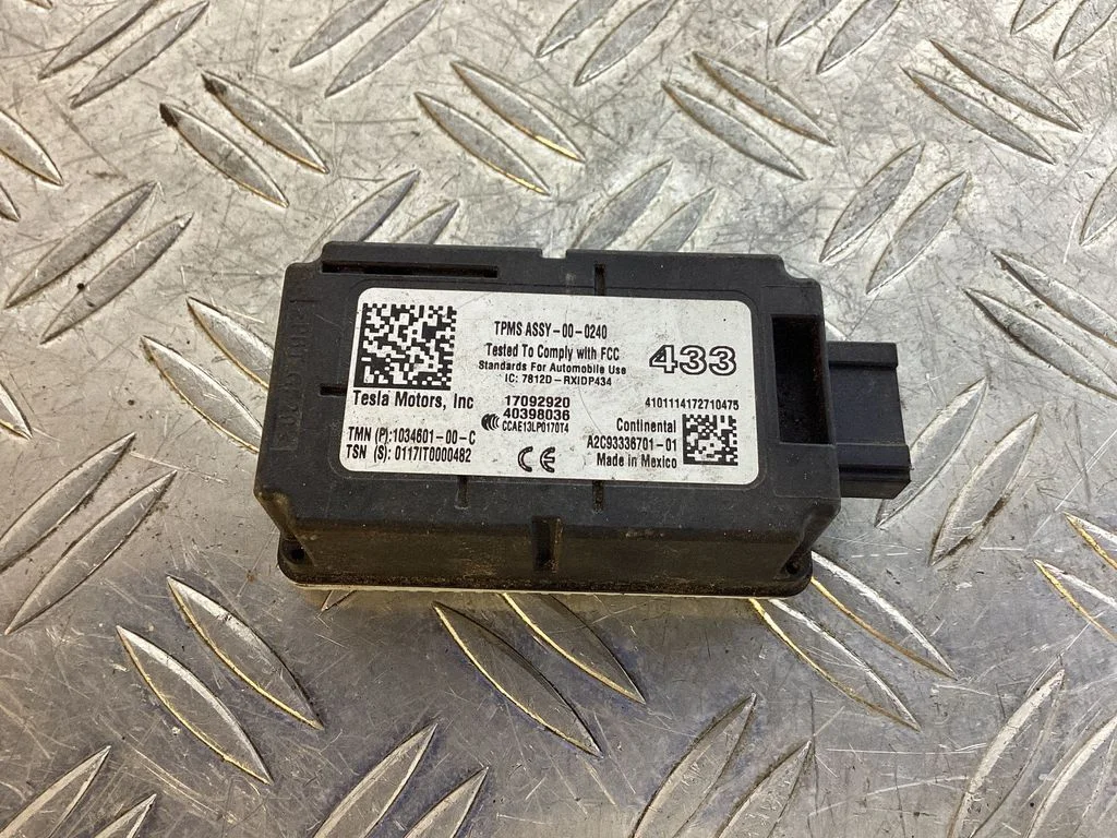 Tire pressure control unit – Tesla Model S (2012-)