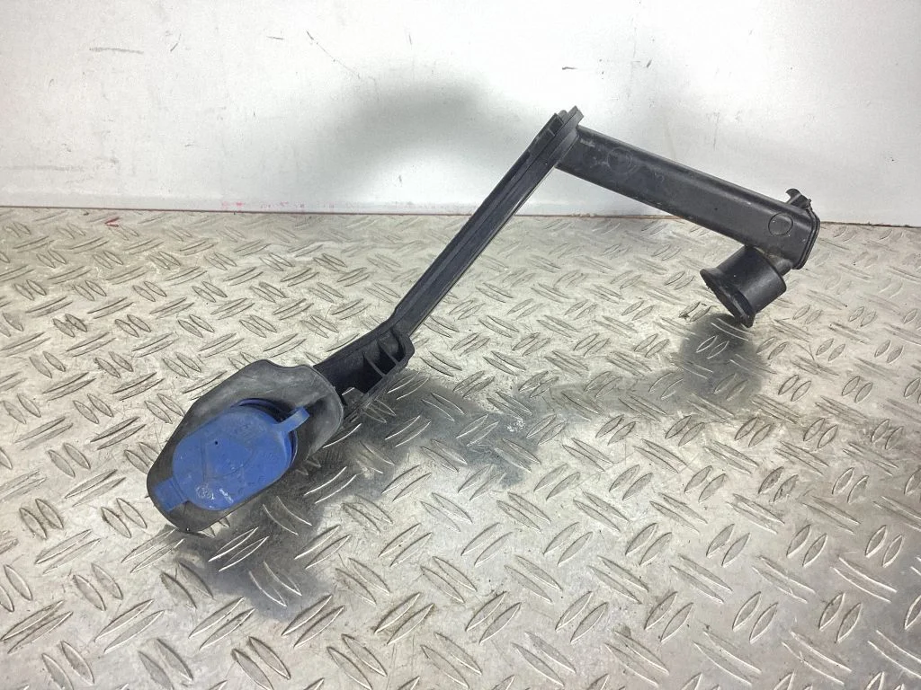 Klaasipesuvedeliku paagi täitetoru A2138600164
