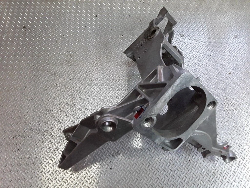 Siduripedaali kinnitusklamber – Audi A6 Allroad C5 (1999-2005)