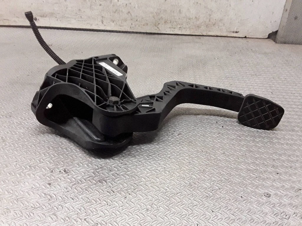 Clutch pedal 3C1721059BE