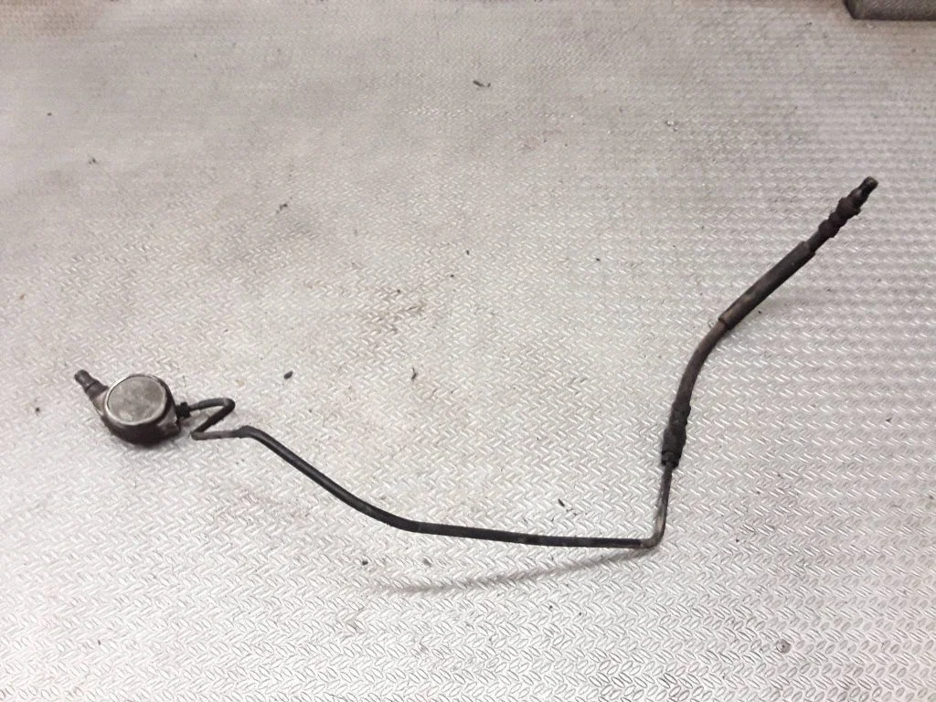 Clutch pipe/line