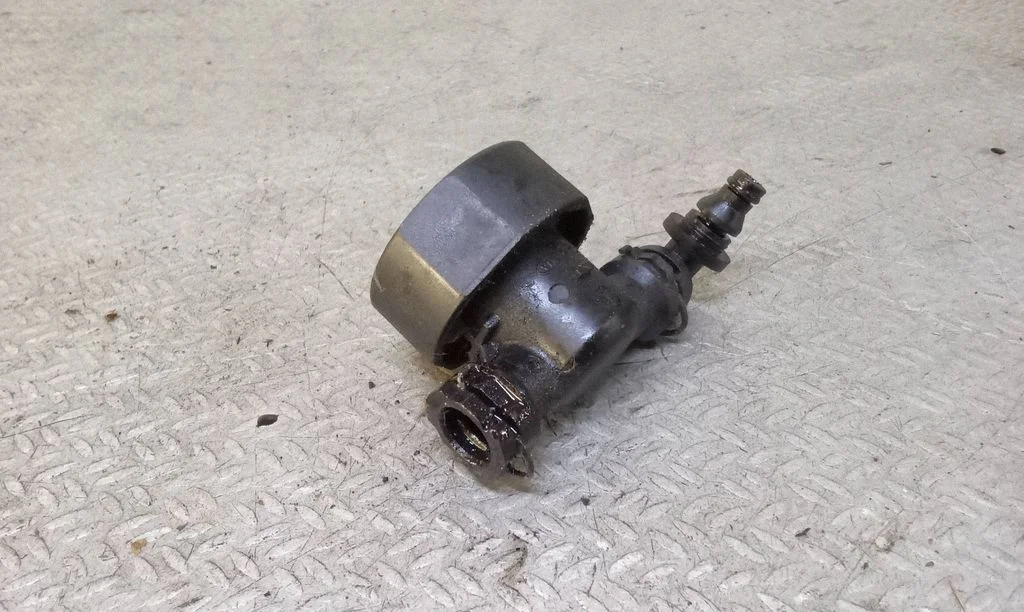 Clutch pipe/line