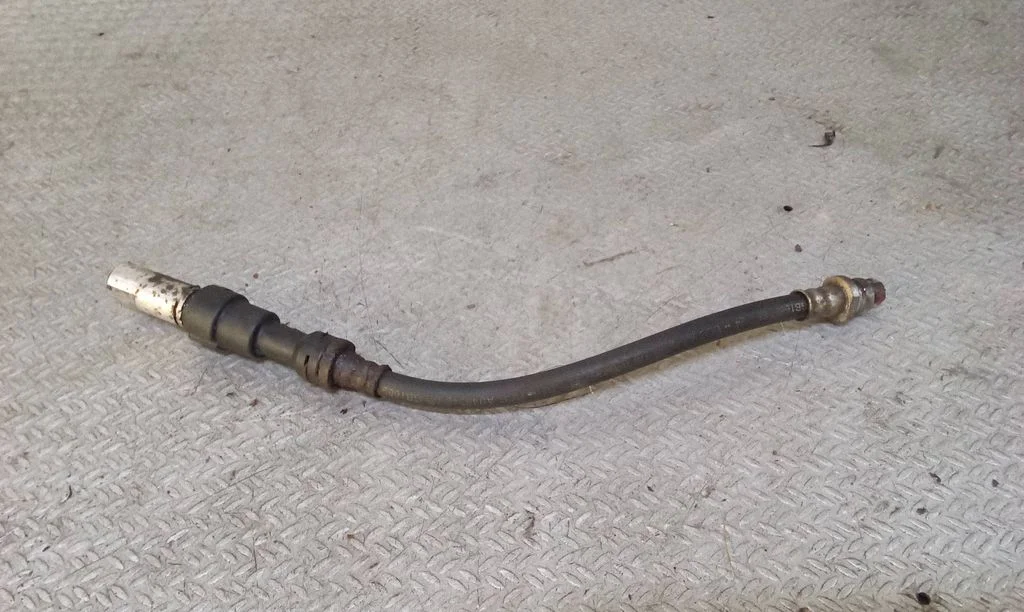 Clutch pipe/line