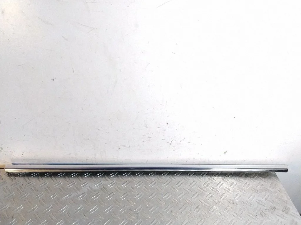 Tagaukse klaasi liist 7P0839476G